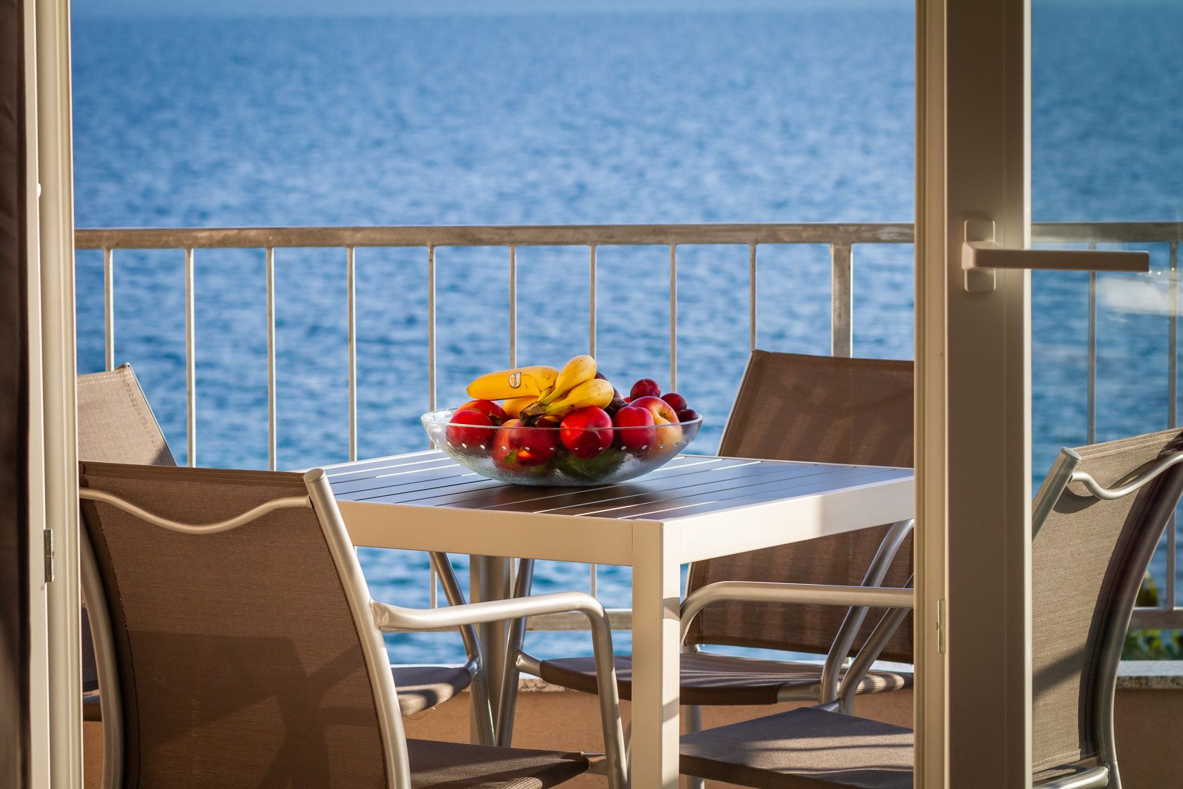 Villa Diana apartman 3 — balkon s pogledom na Pašman i Galešnjak